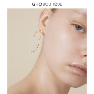 GHO Line Art Asymmetric Earrings