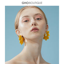 Load image into Gallery viewer, GHO About July Sunshine Yellow Flower Earrings
