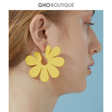 Load image into Gallery viewer, GHO About July Sunshine Yellow Flower Earrings
