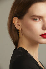 Load image into Gallery viewer, GHO GEWEL  Clover Two-Wear Magnetic Earrings
